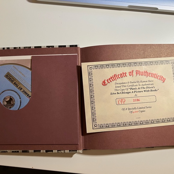 Panic at the disco book - Picture 3 of 4